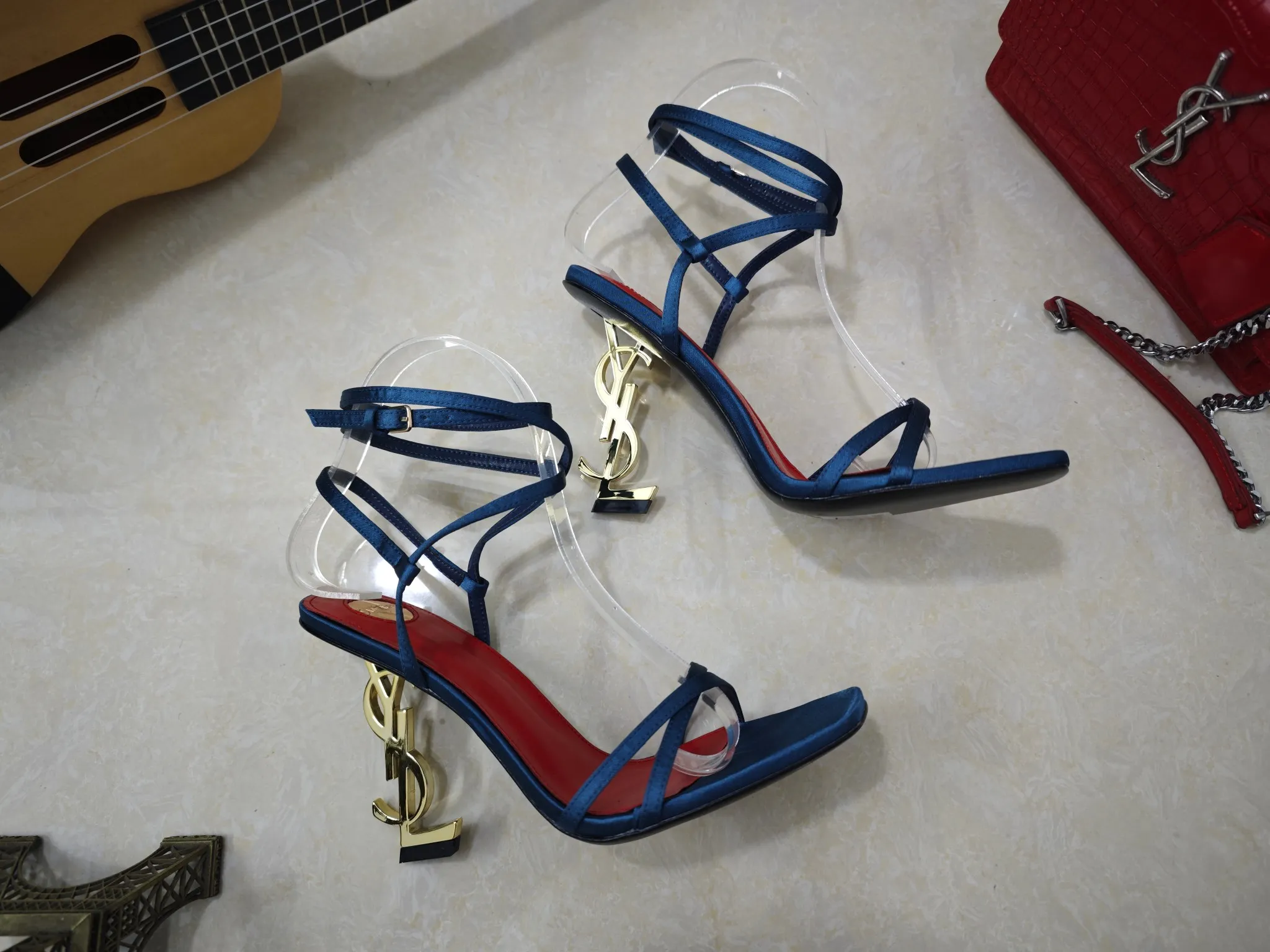 👟👟Ex-factory price 540👟👟【Saint Laurent】Yves Saint Laurent, high-heeled YSL high heels💃2025 early spring counter synchronizes the latest styles, YSL, decoration👠 Classic and high-quality glamorous masterpieces, the hottest autumn and winter series in the counter, with temperament, fashion, classic and attractive design style 😌The effect on the feet is particularly beautiful〰️, the materials are imported from Italy 🇮🇹 calf, imported black sheepskin, lining, and foot pads; sheepskin, stiletto high heels, size 35-41 (34.41.42 must be customized, non-refundable) outsole; imported genuine leather outsole, with full counter packaging